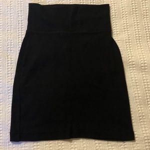 Knit fabric fitted black skirt